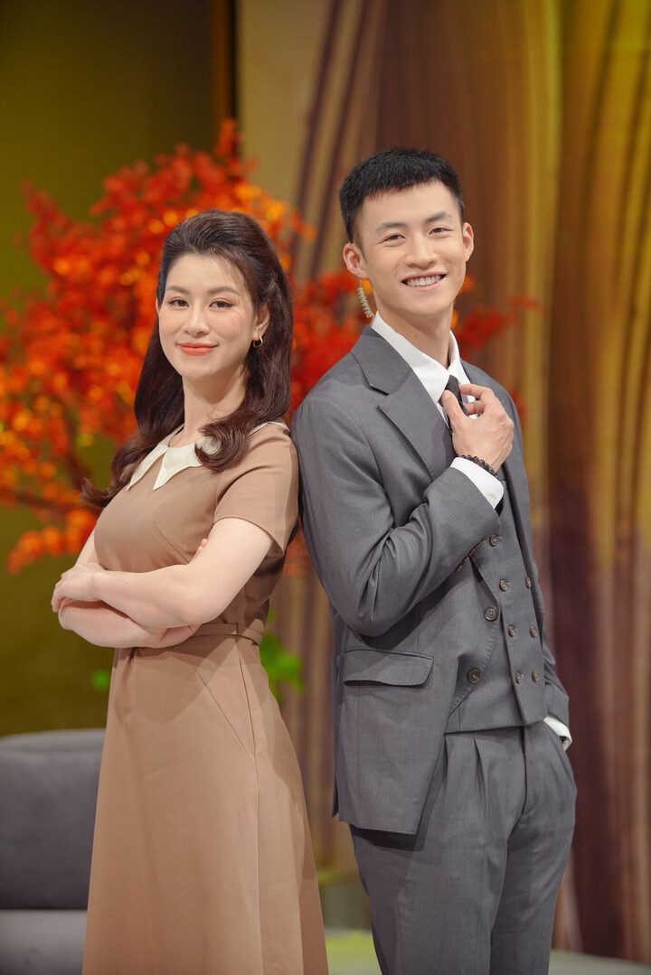 Lưu Duy Khánh là em trai diễn viên Lưu Huyền Trang.