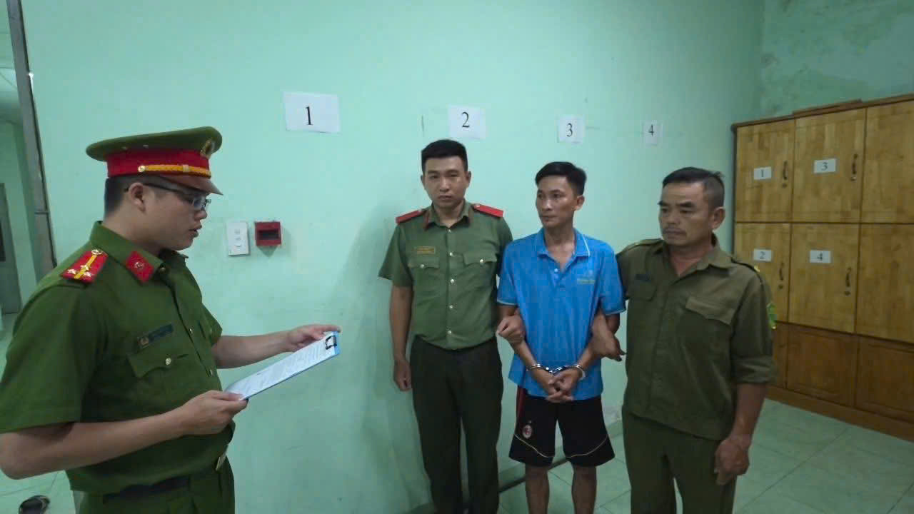 TPHCM: Người đàn ông bị Tạm giữ vì đánh con riêng của vợ hờ - Ảnh 2.