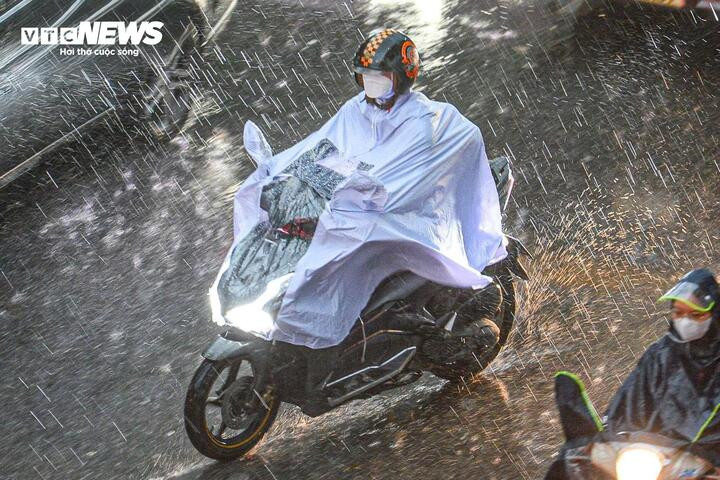 Ngày 9/5, miền Bắc vẫn xuất hiện mưa lớn. (Ảnh minh hoạ)