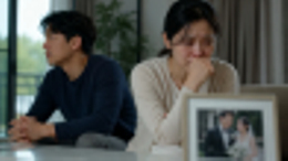 chet lang khi chong xin ly hon sau 10 nam chung song de quay lai voi nguoi yeu cu hinh anh 1