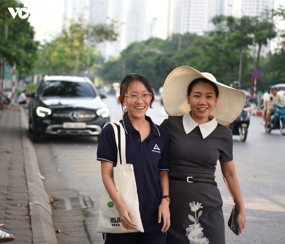 con thi vao lop 10 chuyen, phu huynh bat khoc chia se ve hanh trinh con da di qua hinh anh 7