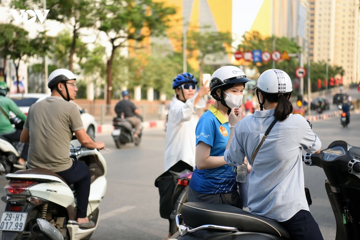 con thi vao lop 10 chuyen, phu huynh bat khoc chia se ve hanh trinh con da di qua hinh anh 12