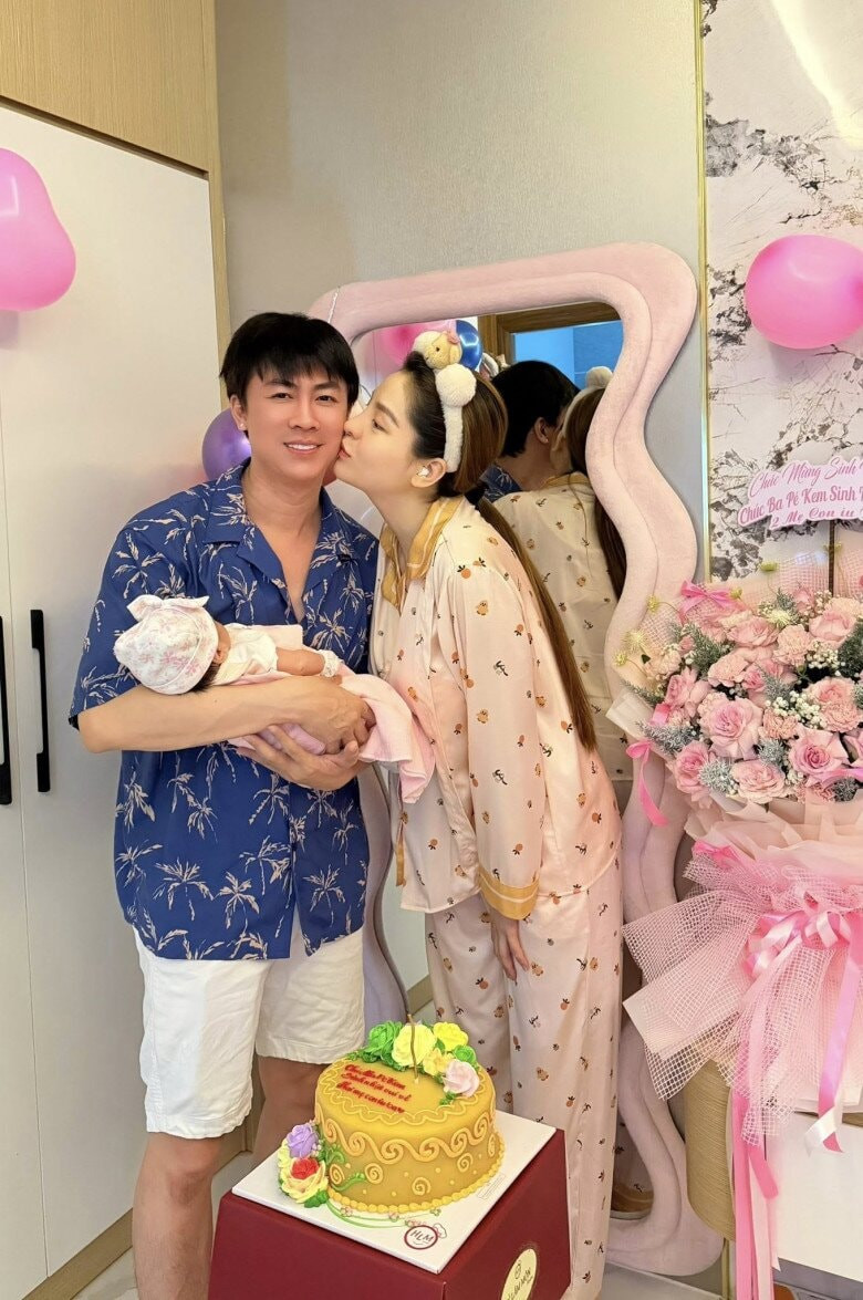 Saka Trương Tuyền tổ chức sinh nhật bất ngờ cho Hồ Việt Trung.