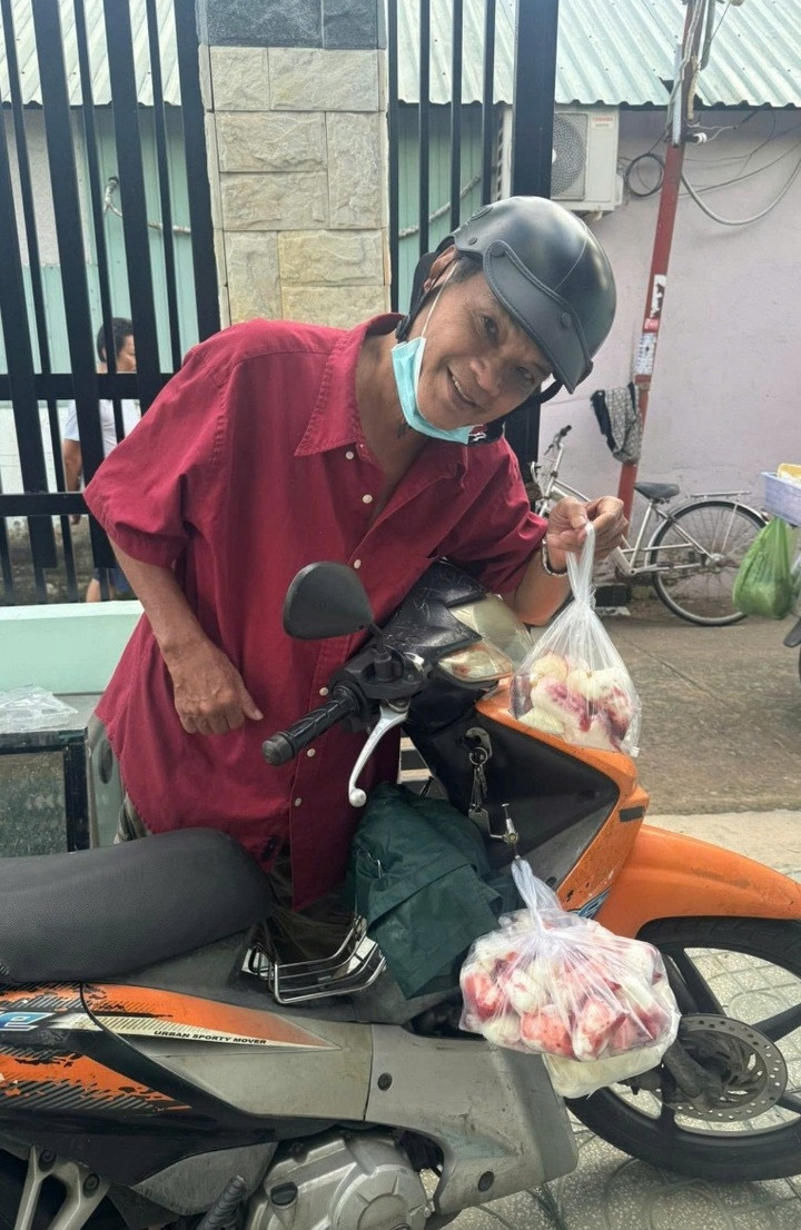 Sức khỏe hiện tại của nghệ sĩ Mai Trần sau cơn nhồi máu não插图1 Nghệ sĩ Mai Trần có cuộc sống vất vả tuổi xế chiều.