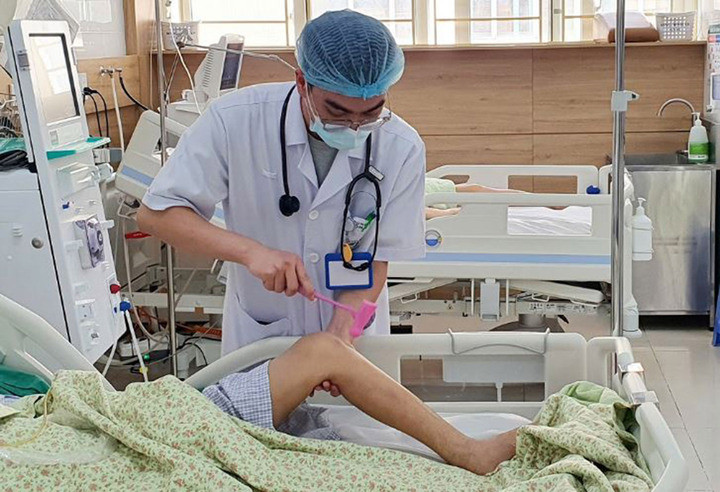 Bác sĩ BV Bạch Mai gặp nhiều trường hợp tự ý bỏ thuốc điều trị.