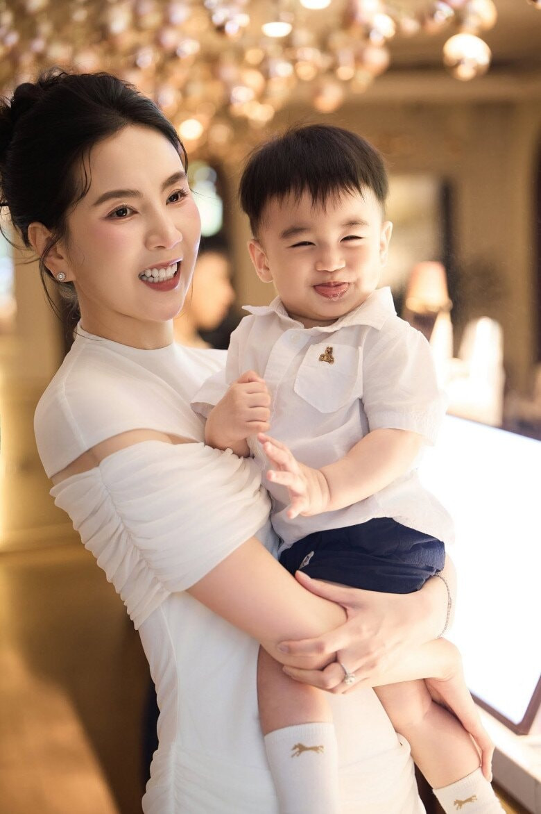 Bé Panda có tính cách hài hước và hoạt bát.