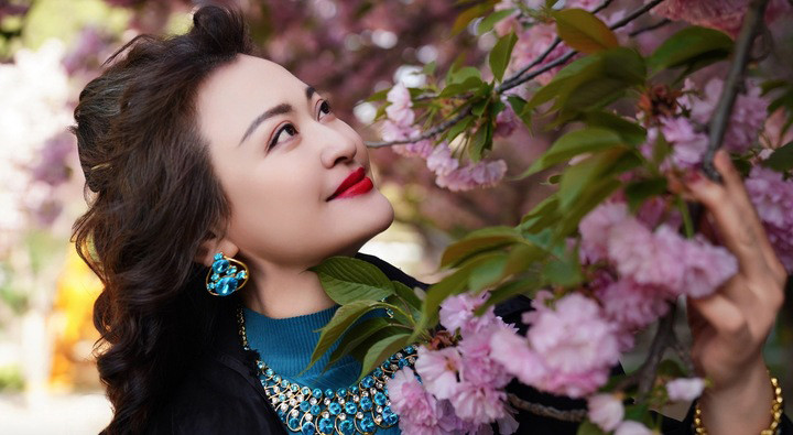 Đời tư kín tiếng của mỹ nhân gợi cảm bậc nhất Thiên long bát bộ , U60 nhan sắc đẹp bất chấp thời gian插图3 Đời tư kín tiếng của mỹ nhân gợi cảm bậc nhất