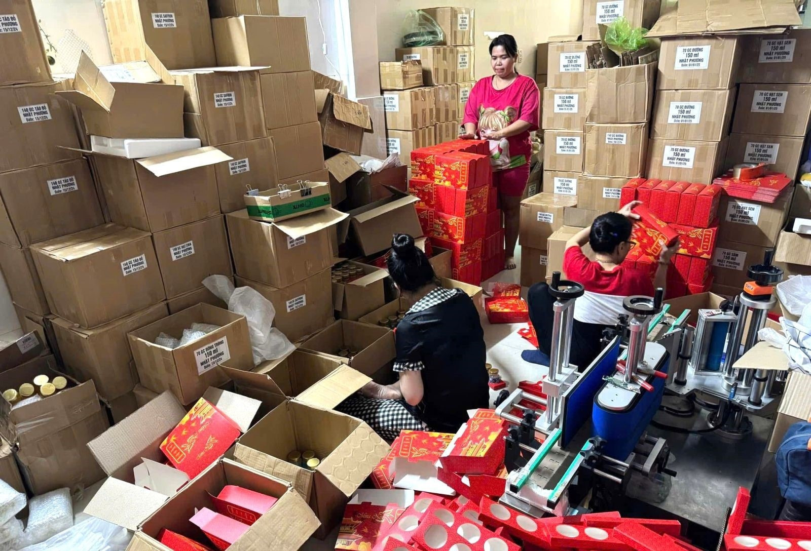 Thu giữ 70.000 hũ trong đường dây yến giả 'khủng': Công an công bố hình ảnh sản phẩm插图4 5(301).jpg