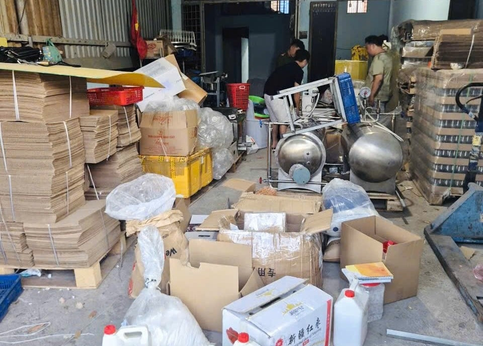 Thu giữ 70.000 hũ trong đường dây yến giả 'khủng': Công an công bố hình ảnh sản phẩm插图3 c758a8d5e81869463009.jpg