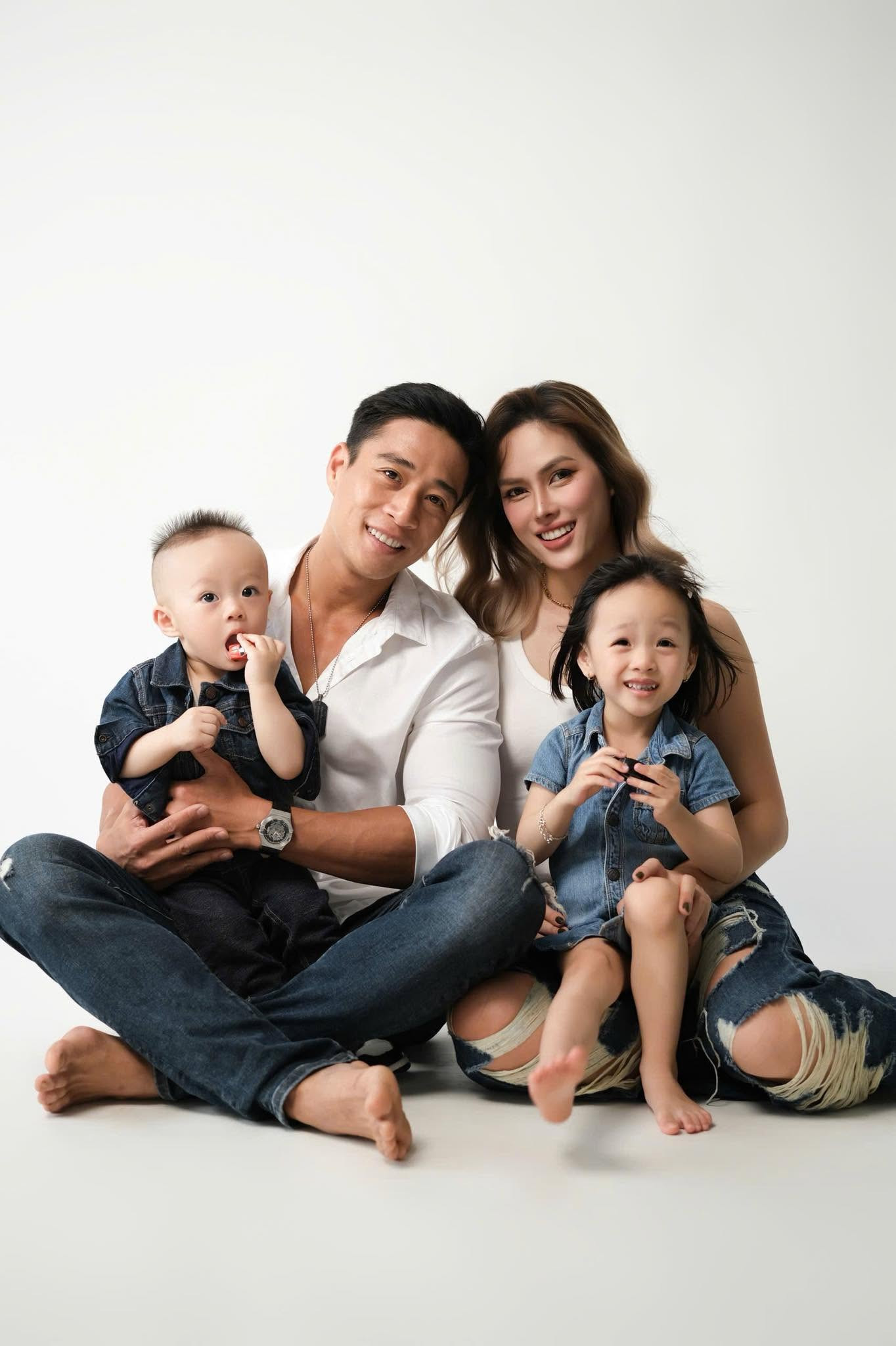Mỹ nam có body đẹp trên phim VTV tiết lộ cuộc hôn nhân với vợ kém 6 tuổi插图3 653474737_26831322036459778_3051374572106901226_n.jpg