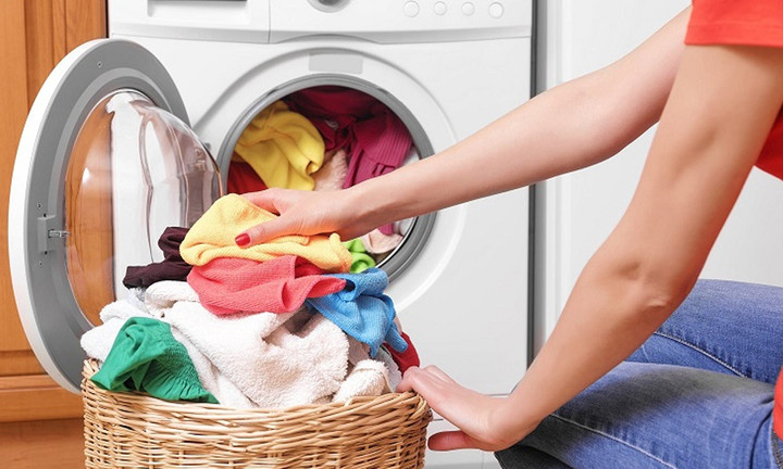 Máy giặt là thiết bị tiêu thụ lượng nước khá lớn trong mỗi lần hoạt động. (Ảnh minh họa)