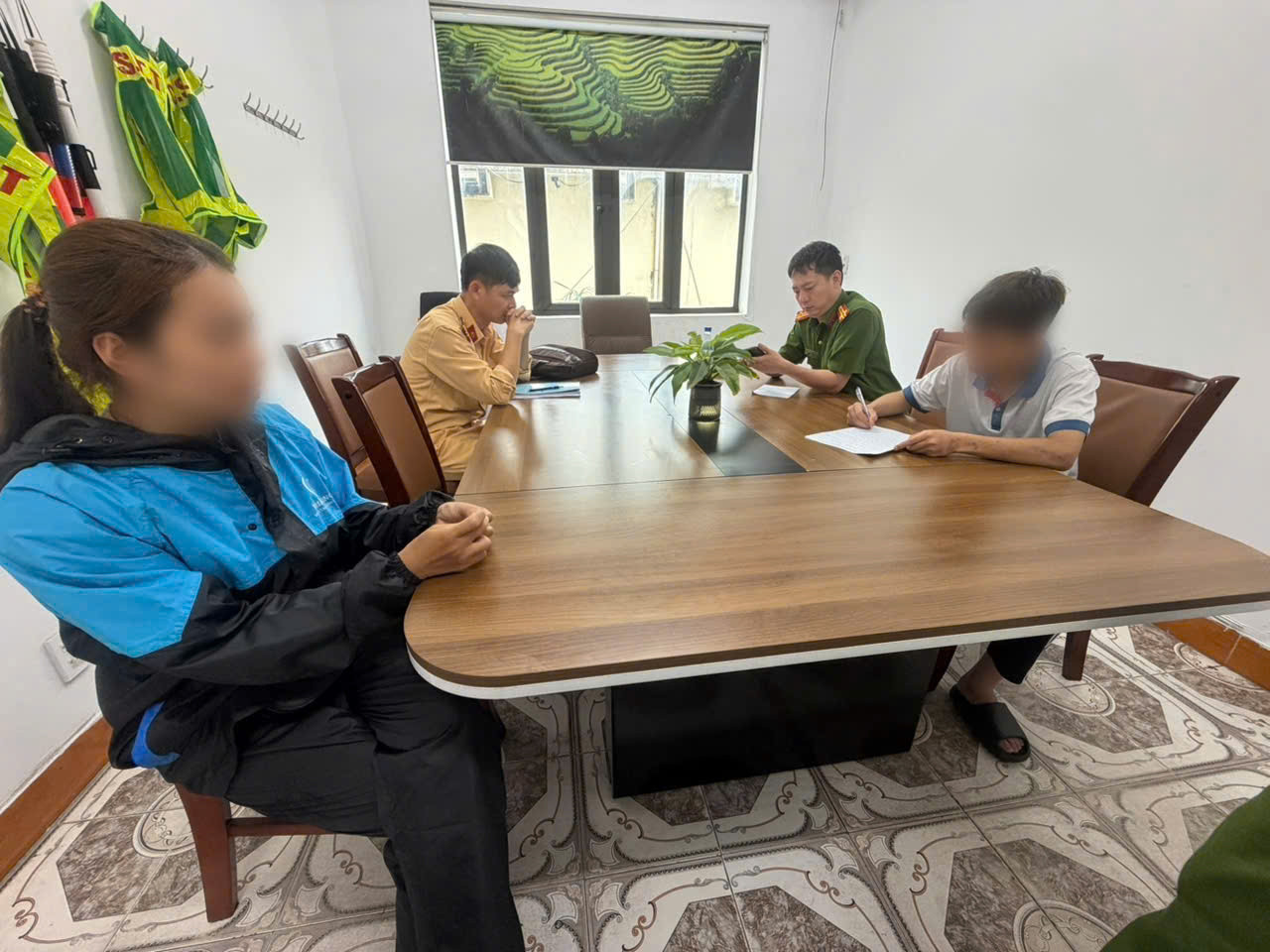 Xử phạt thanh niên điều khiển xe máy điện