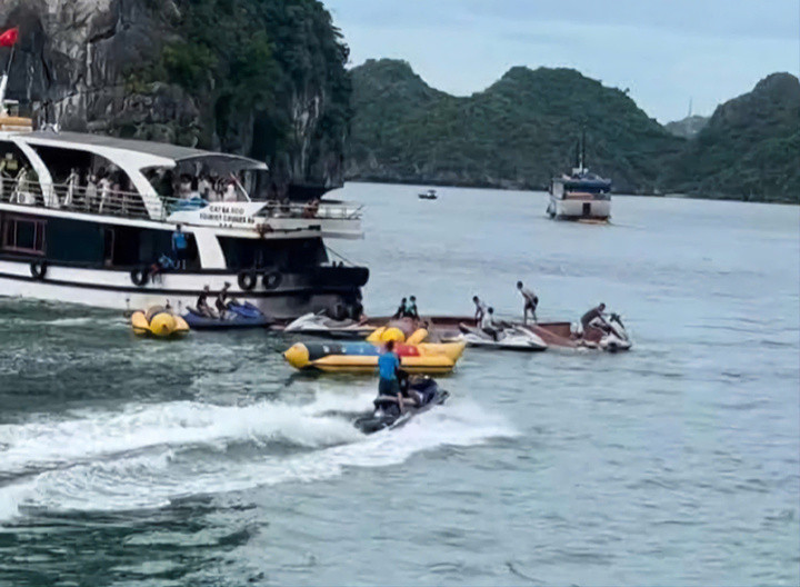 Hiện trường vụ tai nạn chìm thuyền máy trên vịnh Lan Hạ, ngày 14/6.