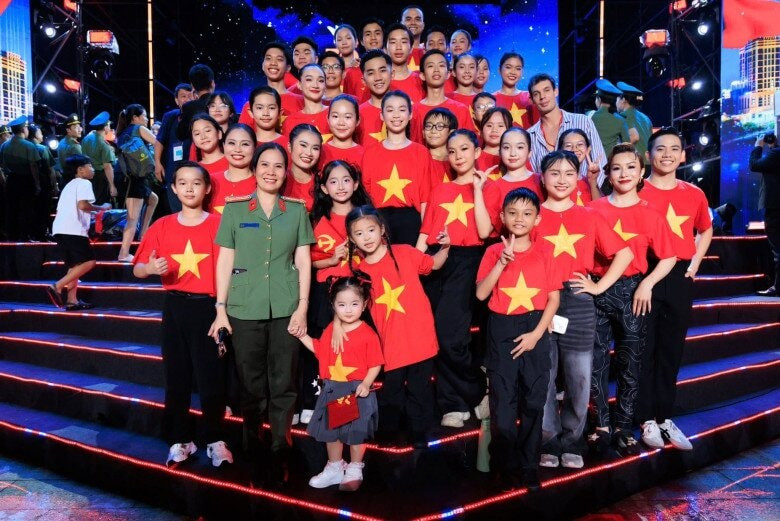 Các con của Khánh Thi và Phan Hiển nhận được nhiều lời khen ngợi từ khán giả.