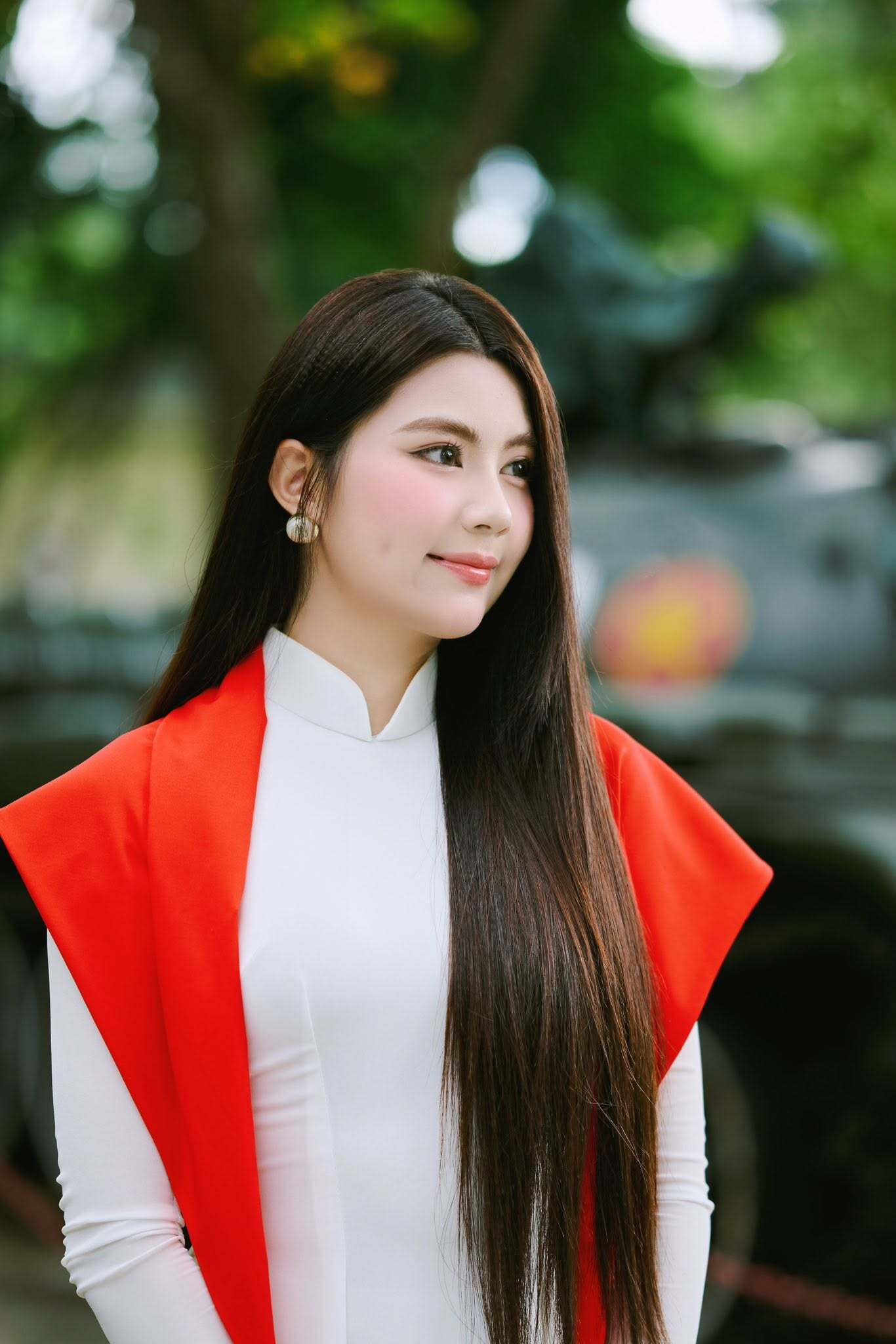 Vẻ đẹp ngọt ngào tuổi 18 ngọt ngào của con gái út nhà MC Quyền Linh - Ảnh 1.