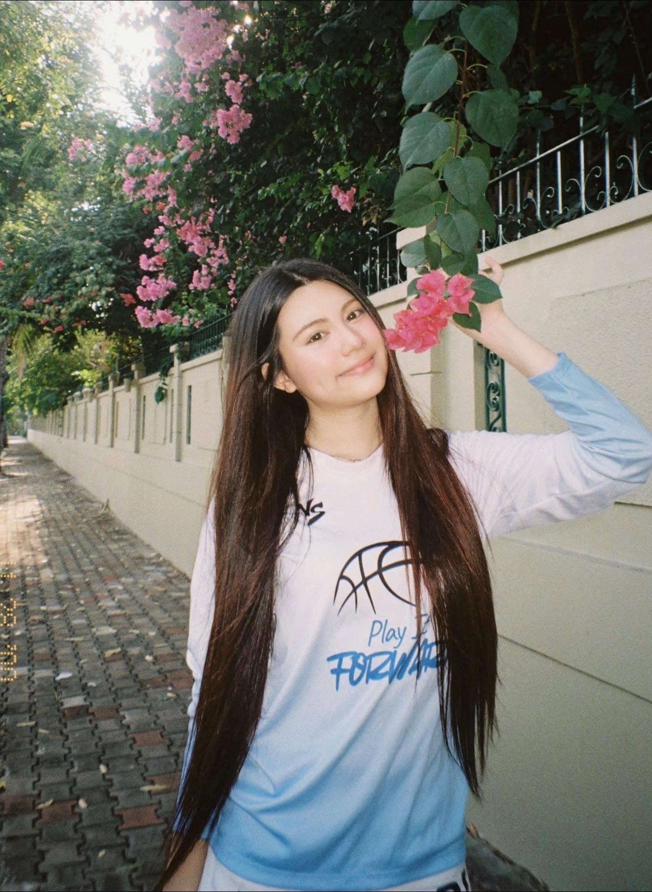 Vẻ đẹp ngọt ngào tuổi 18 ngọt ngào của con gái út nhà MC Quyền Linh - Ảnh 5.