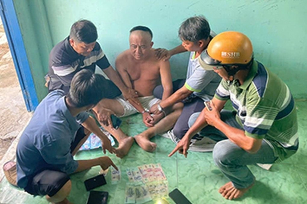 Hé lộ quá khứ đặc biệt của kẻ ra tay với cụ ông bán vé số ngủ bên đường插图1 danh-nguoi-2-1781669233.jpg