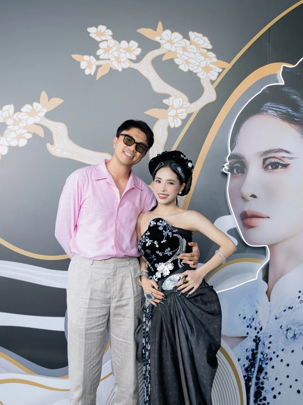 sao viet 17-6 minh hang bat khoc khi duoc chong va ban be mung sinh nhat som hinh anh 8
