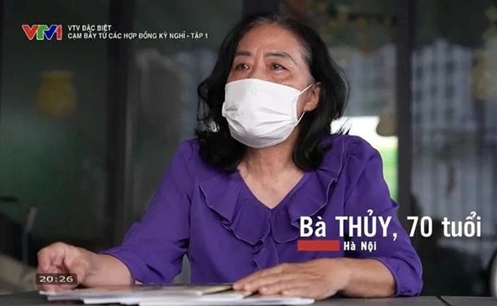 Vì tin lời quảng cáo, bà Thủy đi vay thêm để đủ 1,7 tỷ đồng cho 4 quyển hợp đồng kỳ nghỉ ở tuổi 70. (Ảnh chụp màn hình từ chương trình của VTV)