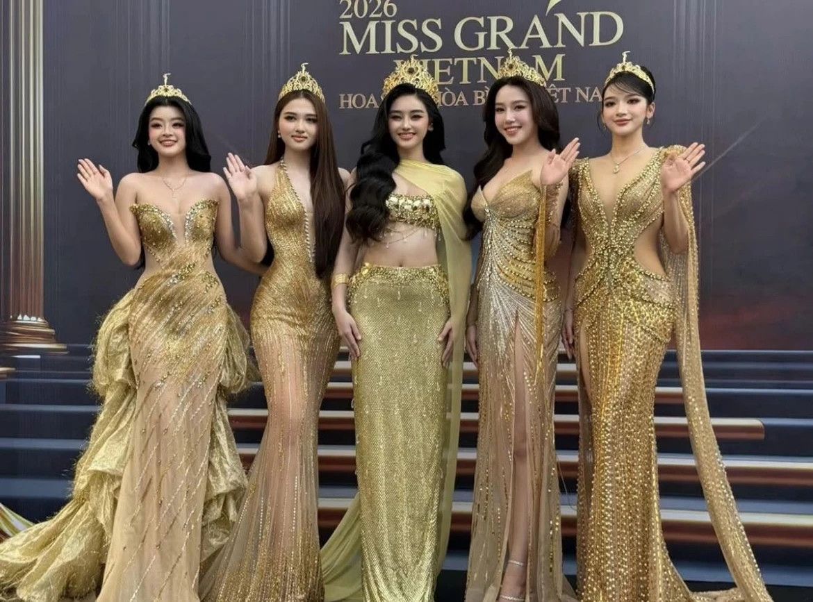 sao viet 17-6 minh trieu, minh hang bi reo ten vi trang phuc tai su kien hinh anh 12