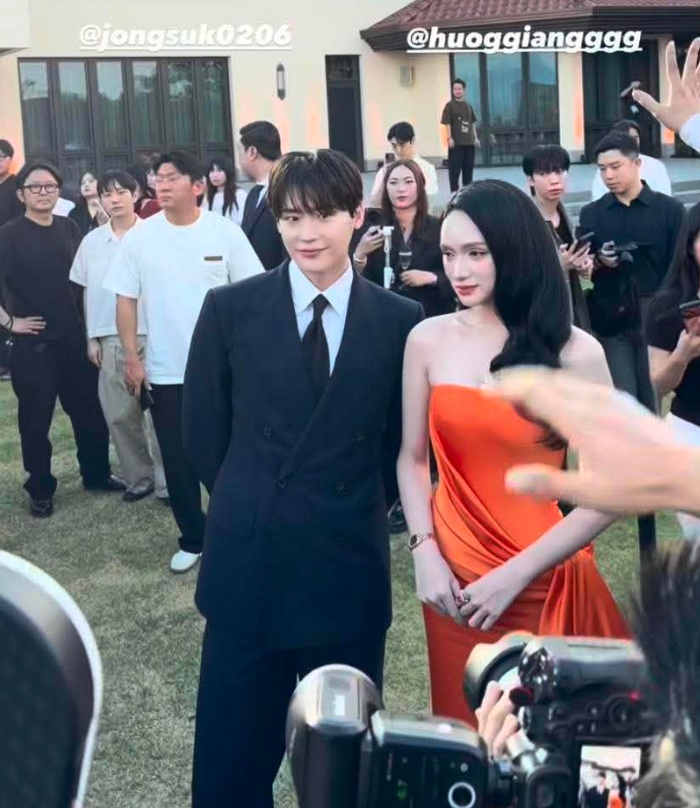 Hương Giang và Lee Jong Suk thu hút sự chú ý của giới truyền thông quốc tế