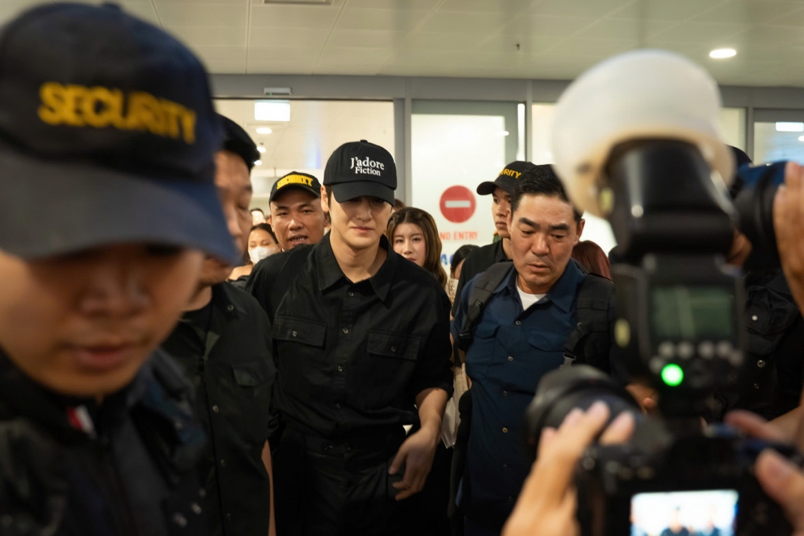 kim bum xuat hien o ha noi, nhan sac tuoi 37 gay sot tai san bay noi bai hinh anh 1