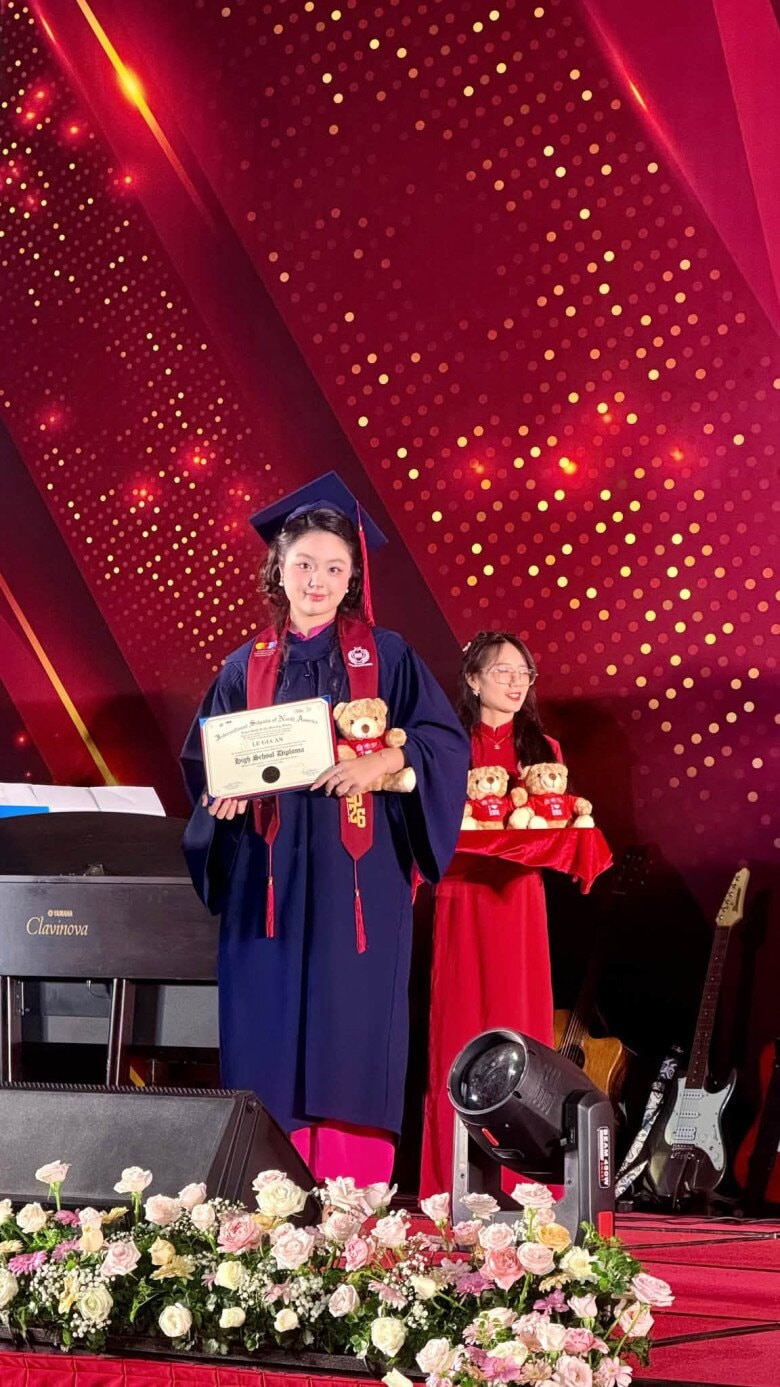 Suti có hứng thú với ngành truyền thông và thời trang.