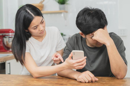 Anh chị cho con về quê cả tháng không sao, tôi cho con lên thành phố chơi 1 tuần thì bóng gió chuyện tốn kém. (Ảnh: Vecteezy)