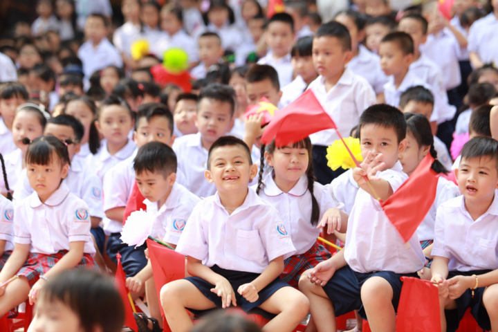 Phụ huynh phải tìm nhiều phương án khác nhau để sắp xếp việc trông con khi trẻ nghỉ hè. (Ảnh minh hoạ)