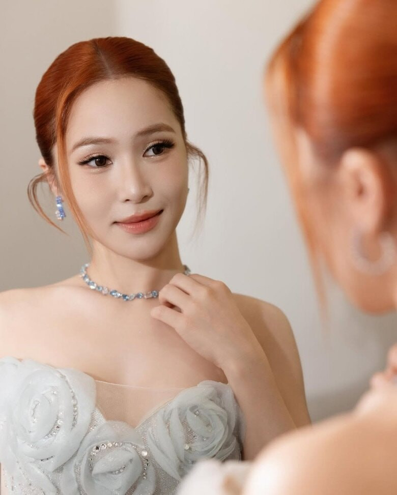 Hình ảnh Hương Tràm thời điểm mới gia nhập làng giải trí với sự non nớt và bầu bĩnh.