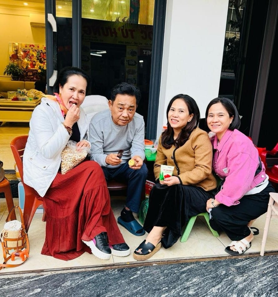 NSND Lan Hương và bạn bè thăm NSND Quốc Khánh