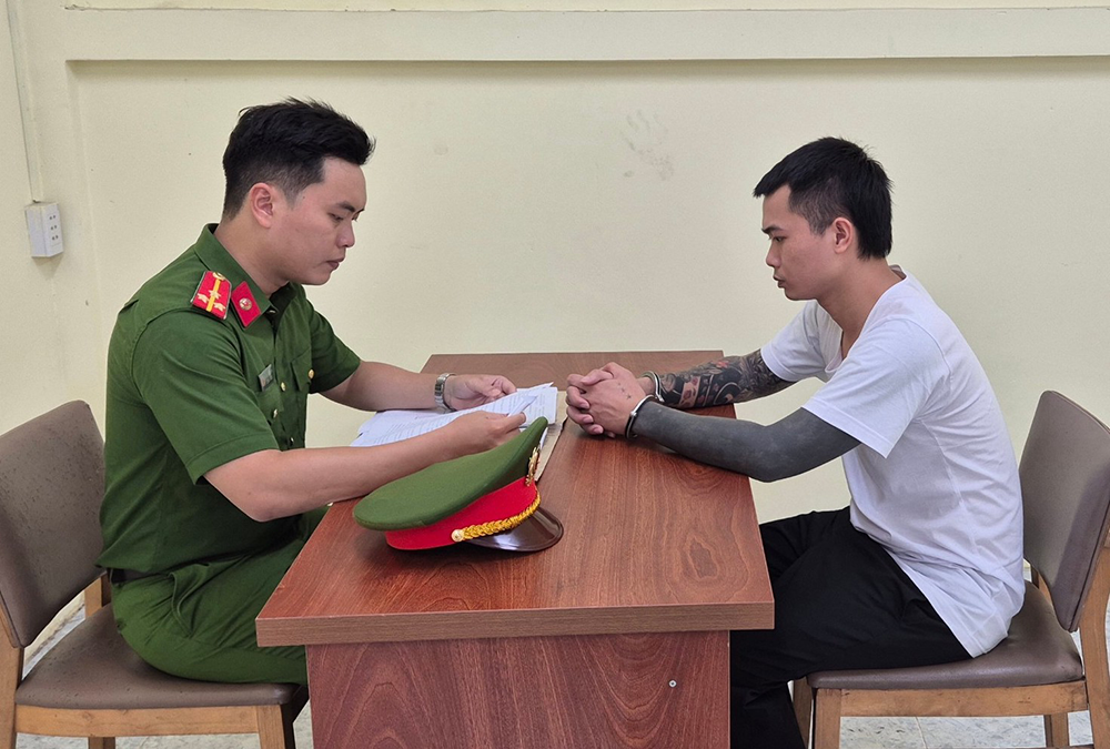 cong an tphcm bat le anh diep 2 788.png