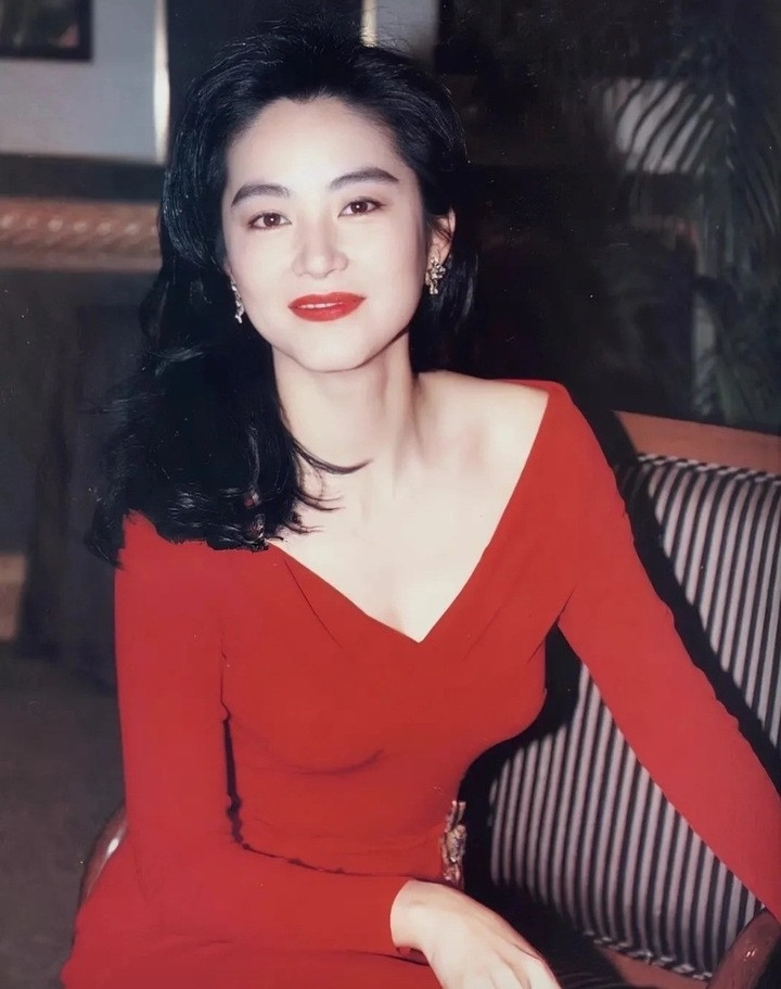 Vẻ đẹp gây thương nhớ của Lâm Thanh Hà thời trẻ.