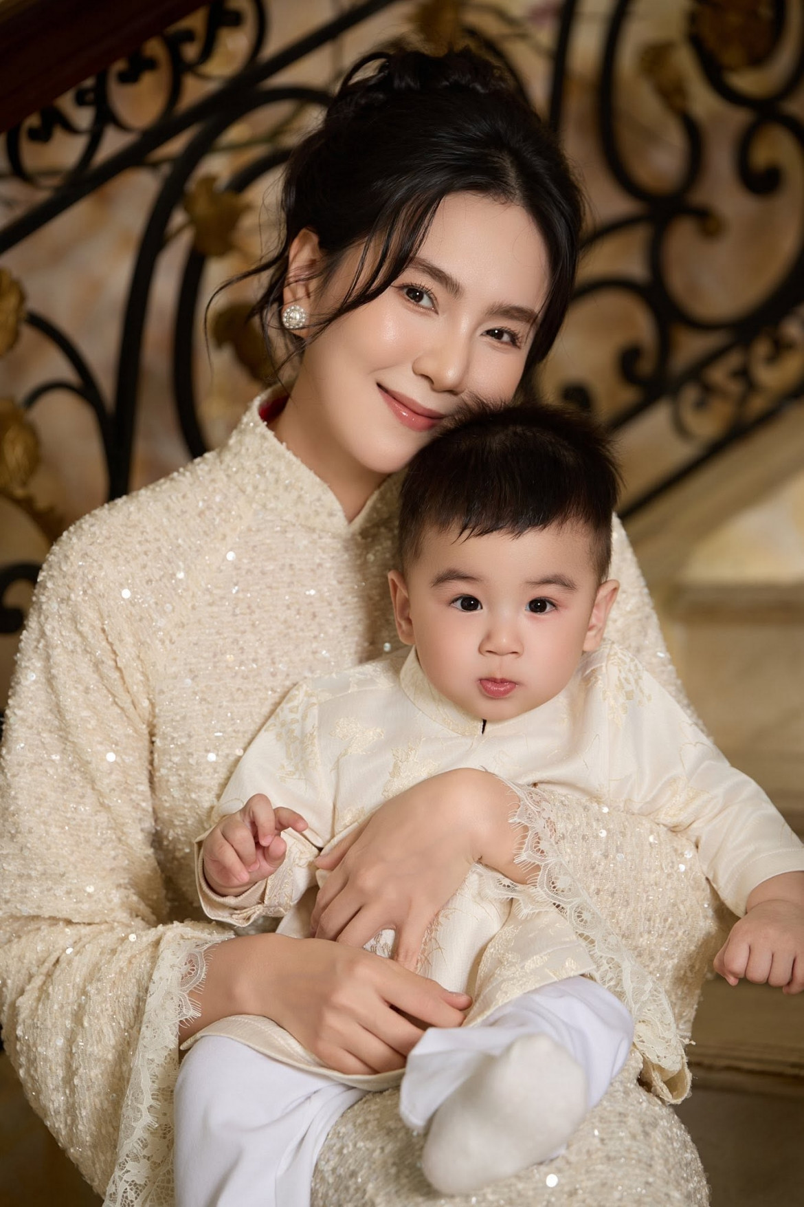 mai ngoc ke hanh trinh tu nu mc ban ron thanh me bim toan thoi gian hinh anh 6