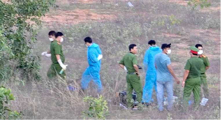 Điều tra vụ phát hiện thi thể người đàn ông trong bụi cây với vết thương bất thường trên cổ- Ảnh 2.