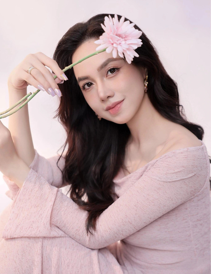 Mỹ nhân màn ảnh từng là thủ khoa Báo chí, Hoa khôi Tây Đô giờ ra sao?插图 Đinh Ngọc Diệp rừng được mệnh danh là một trong những mỹ nhân nổi bật nhất màn ảnh Việt thập niên 2000.