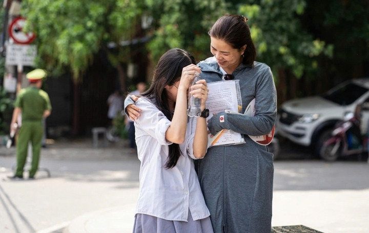 Các chuyên gia khuyến nghị phụ huynh nên lắng nghe, cho con được buồn và tiếc nuối, đồng thời giúp con hiểu rằng phía trước vẫn còn nhiều cơ hội và lựa chọn.