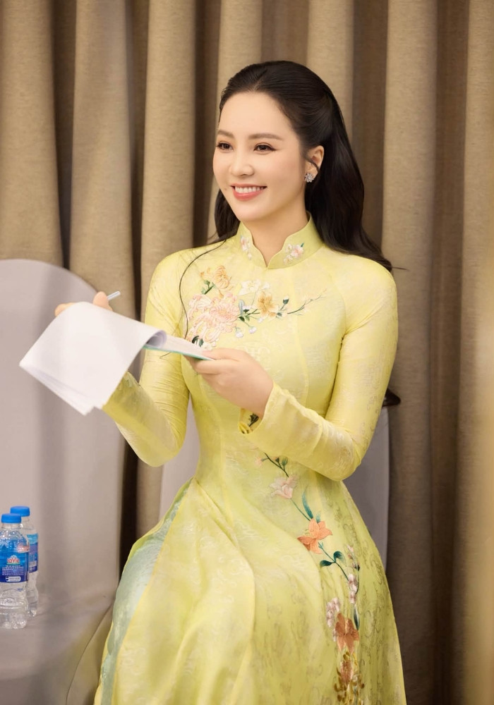 MC Trấn Thành hôn Hari Won trong ngày vui, diễn viên Tùng Dương hạnh phúc bên vợ 4插图3 batch_728315174_10163605657142605_3965264733432932710_n 0725.jpg