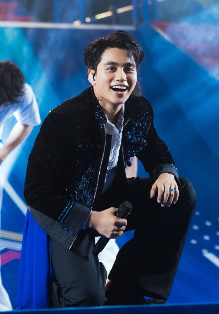 MC Trấn Thành hôn Hari Won trong ngày vui, diễn viên Tùng Dương hạnh phúc bên vợ 4插图12 batch_727703874_980733861388621_69277886641680920_n 0725.jpg