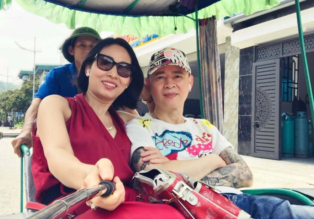 MC Trấn Thành hôn Hari Won trong ngày vui, diễn viên Tùng Dương hạnh phúc bên vợ 4插图1 batch_728969738 1340213324842035 862 6034 8868 1782031726.jpg