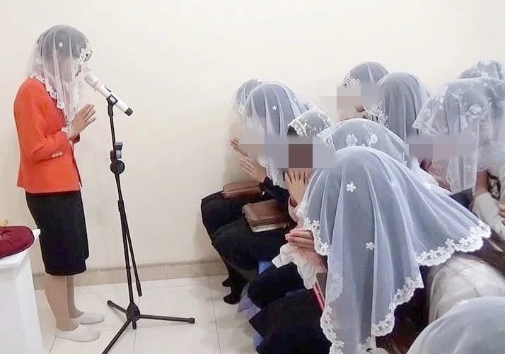 giai cuu nu sinh vien khoi su loi keo cua hoi thanh Duc chua troi me hinh anh 1