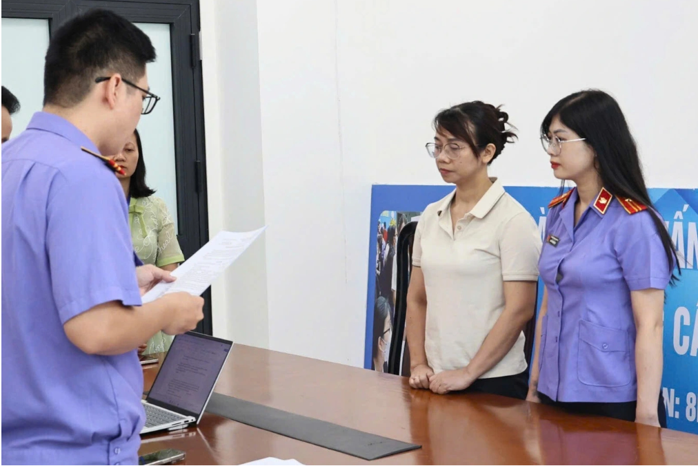 Cựu kiểm sát viên bị bắt vì làm sai lệch hồ sơ vụ án - Ảnh 1.