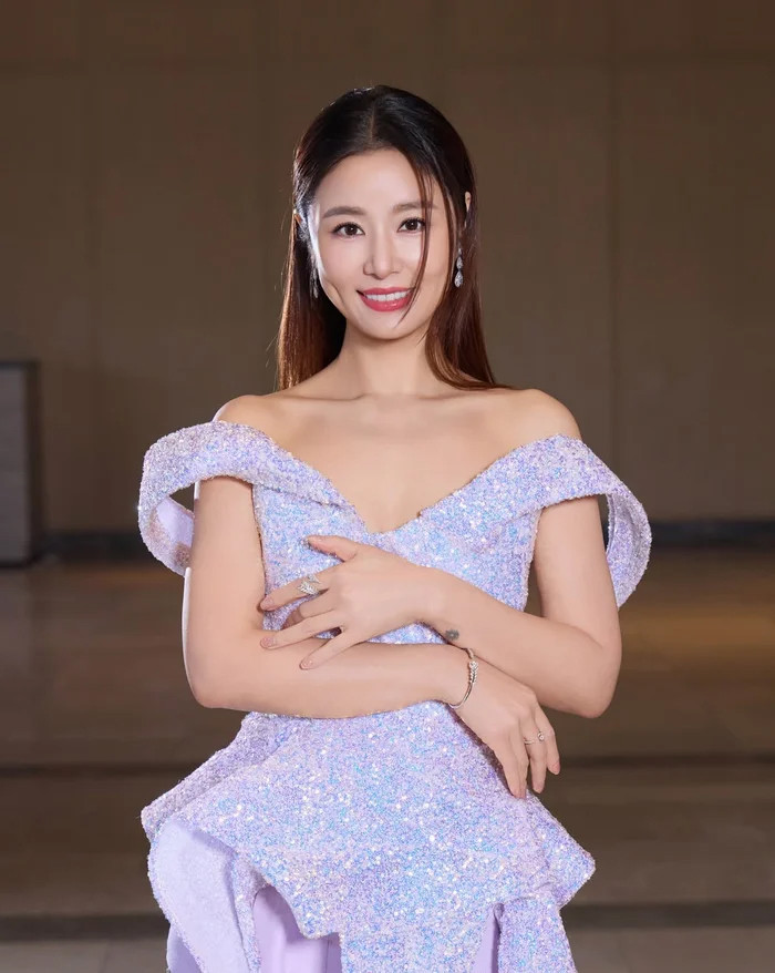 Lâm Tâm Như khoe ảnh thuở thiếu nữ với vẻ trong sáng và ngọt ngào - Ảnh 4.