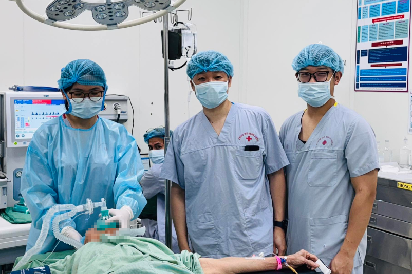 Mẹ lén cho con ăn xôi trước giờ mổ, bác sĩ buộc phải hoãn phẫu thuật插图 bác sĩ mai van luc.png