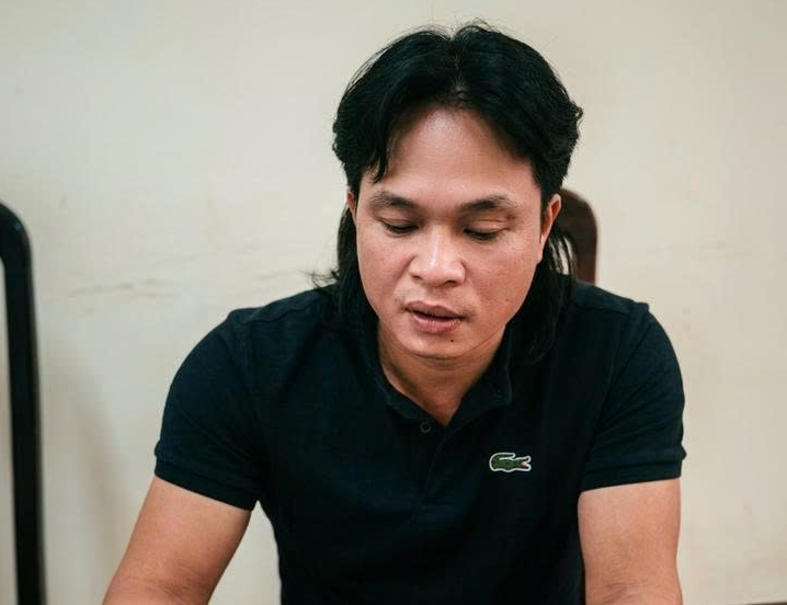 Người tung tin thất thiệt 'tôm khô Cà Mau làm bằng cao su non' khai gì?插图 Nguyễn Quang Tuyên tại cơ quan điều tra.