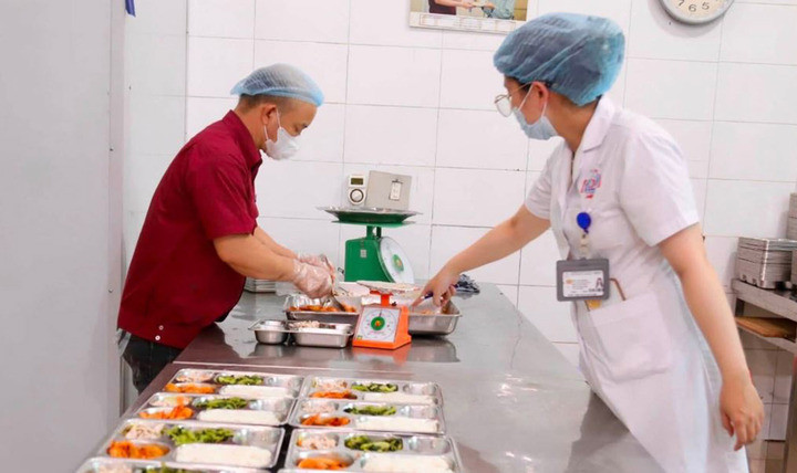 Tin mạng xã hội, bệnh nhân ung thư suy kiệt sau 3 tháng ăn kiêng插图1 Bệnh nhân ung thư cần đảm bảo đủ dinh dưỡng (Ảnh: bệnh viện K)