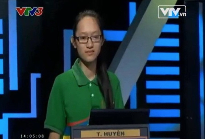 Sinh năm 1996, Thúy Huyền được biết đến khi tham gia