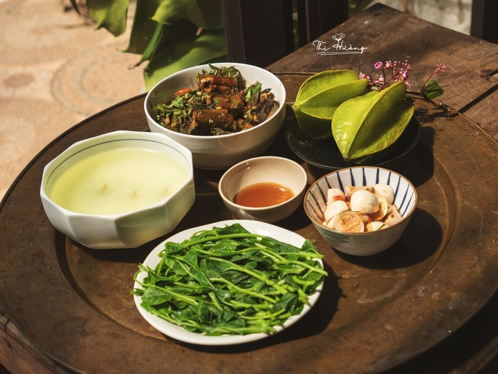 Cà muối là món ăn quen thuộc trong những mâm cơm ngày hè. (Ảnh: Thị Hường)