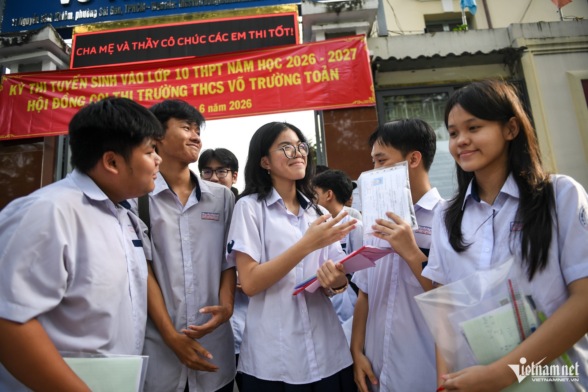 Điểm sáng trong đề thi Ngữ văn lớp 10 của các tỉnh thành插图 W-thi 10 TPHCM Nguyễn Huế 26.jpg