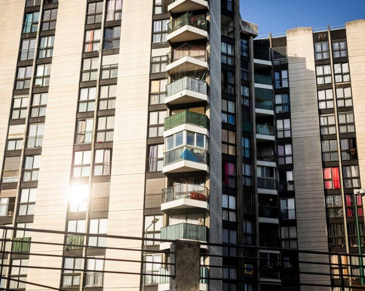 Nhiều chung cư, căn hộ ở Paris, Pháp, không được thiết kế để chống chọi với nắng nóng. (Ảnh: The Guardian)